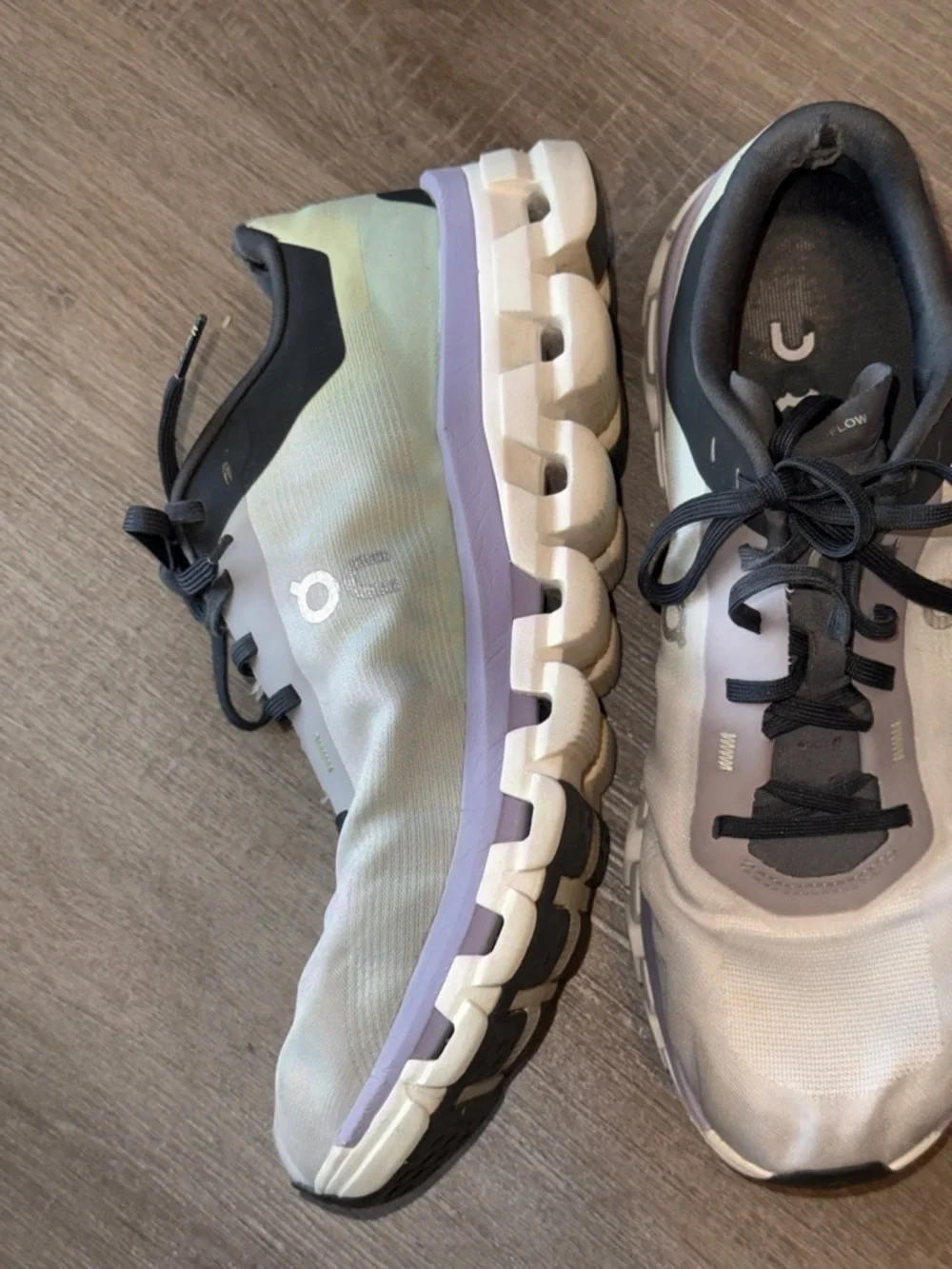 On Running Women's Sneakers in Light Gray with Lavender and Black Sz 9.5